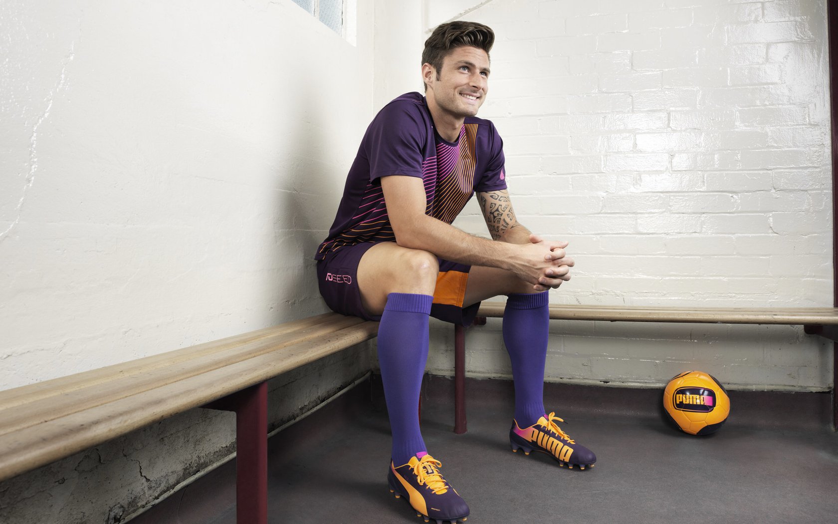 爱游戏app-“安赫尔·巴尔博萨的球场感知与精湛技巧，为美洲狮队提供更多进攻选择”